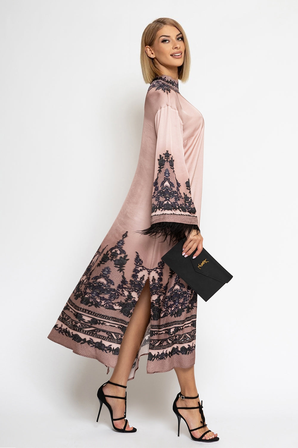 VISKOSE-SATIN-KAFTAN MIT FEDERN - GRAFFITI POWDER