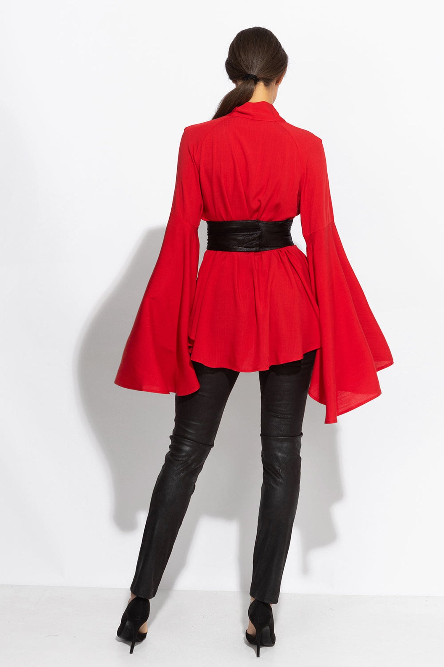 ROTE VISKOSEBLUSE MIT AUSGESTELLTEN ÄRMELN - ESSENTIALS
