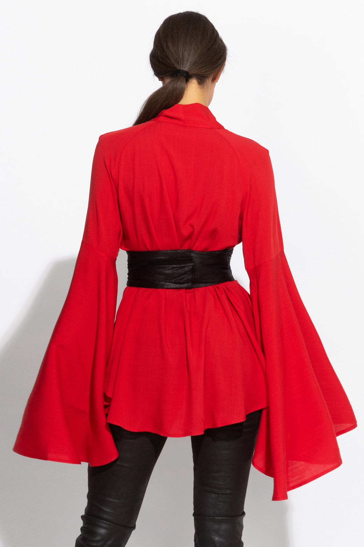 ROTE VISKOSEBLUSE MIT AUSGESTELLTEN ÄRMELN - ESSENTIALS