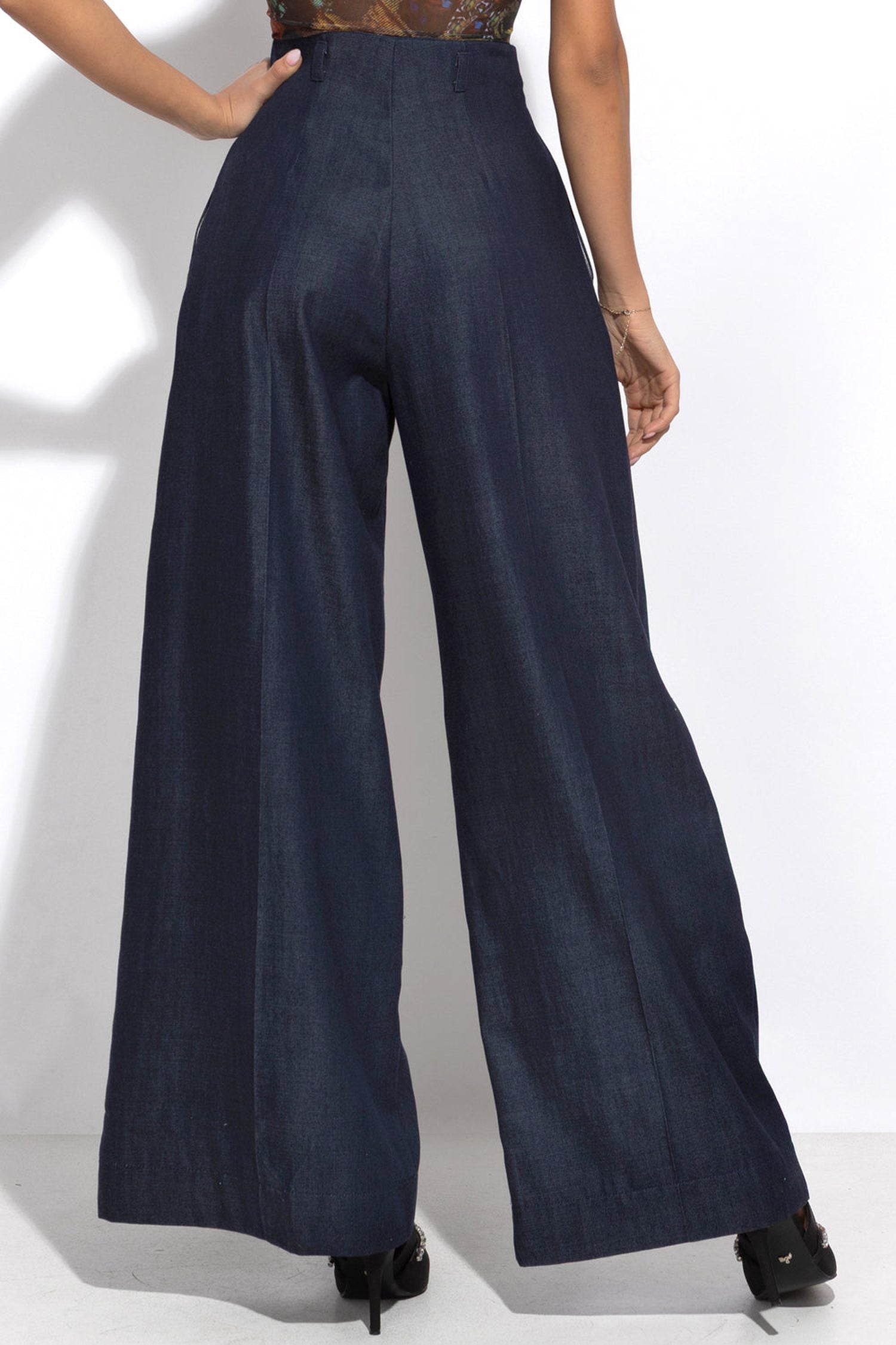 PANTALON EN TENCEL AVEC TAILLE HAUTE ET JAMBE LARGE - ESSENTIELS
