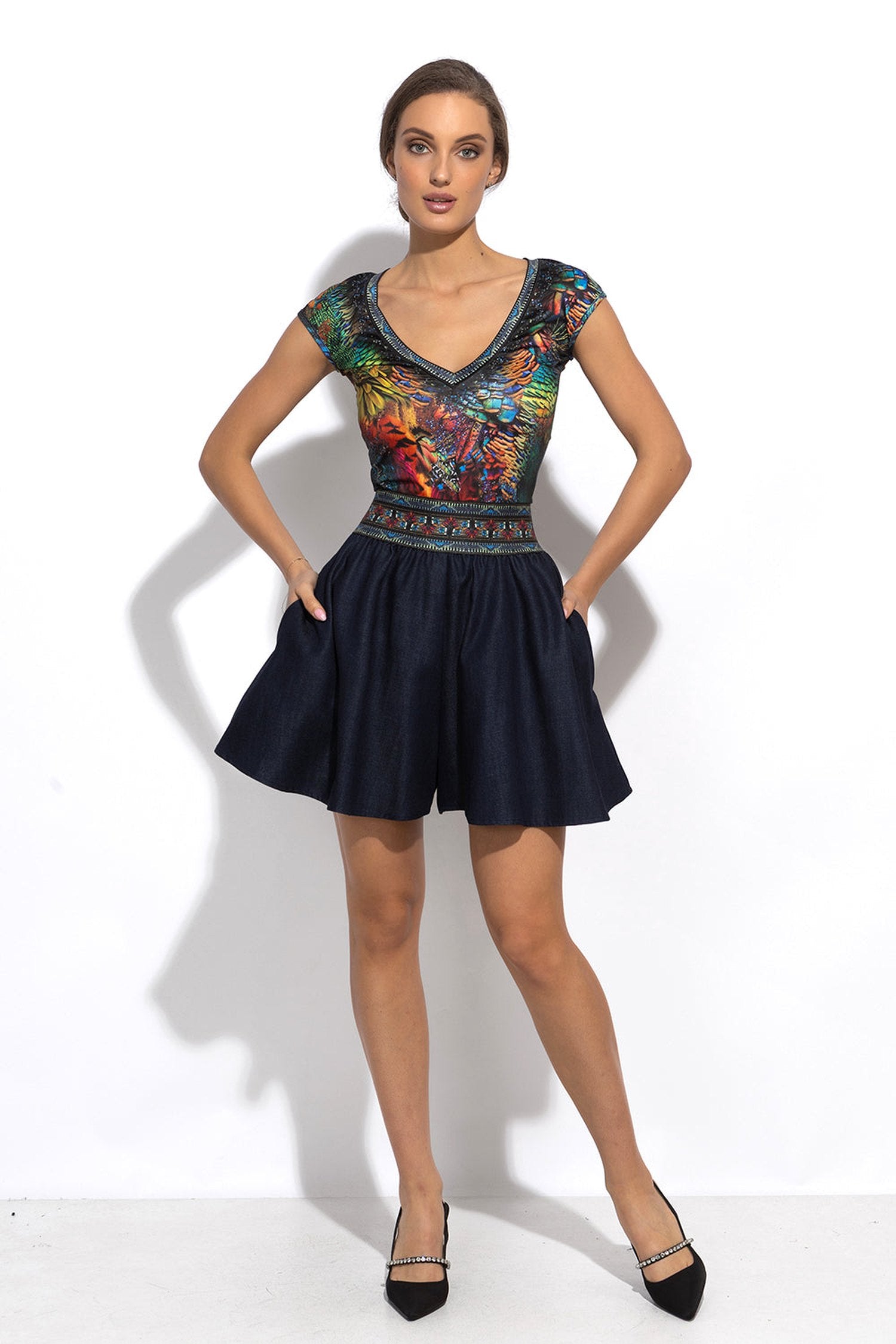 T-SHIRT BASICA A SCOLLO A V - AMAZONIA