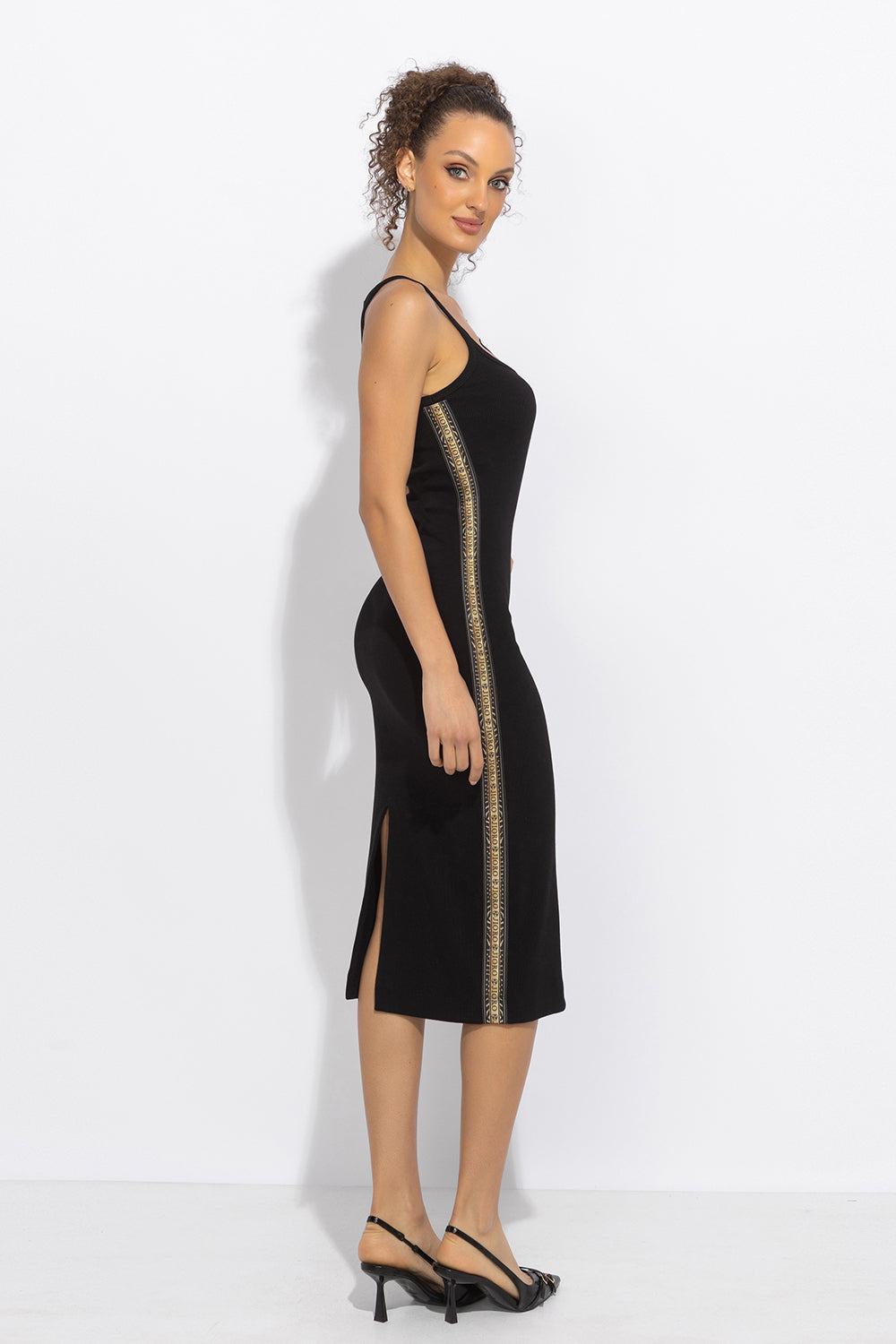 COTTON RIBBED DRESS WITH SHOULDER CLOSURE AND SIDE ELASTIC IN BLACK - ESSENTIALS JIORO РОКЛЯ ОТ ЧЕРЕН ПАМУЧЕН РИПС С ДЕКОРАТИВНА КАТАРАМА - ESSENTIALS JIORO