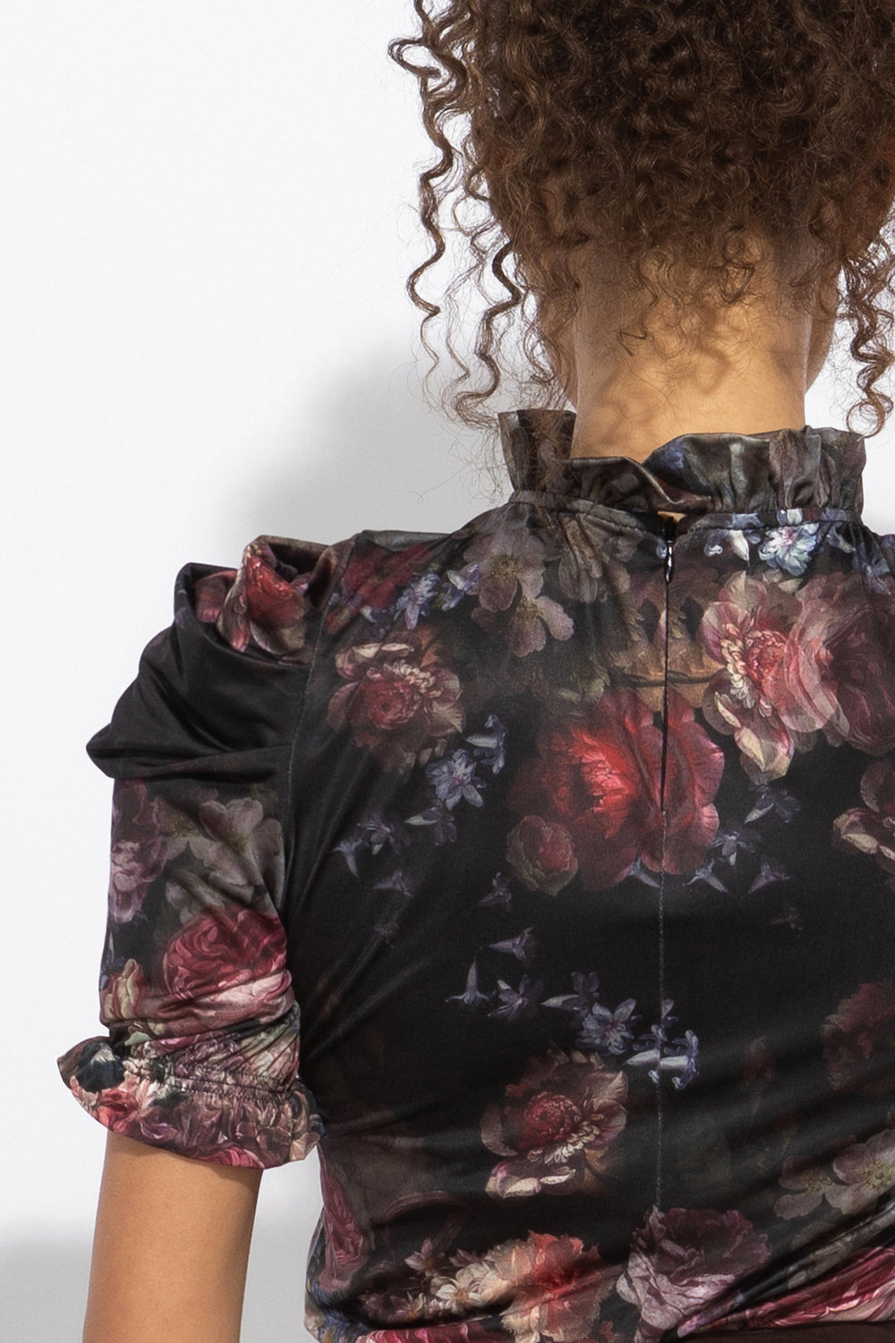 BLUSE MIT LOCKEN - VINTAGE BLUMEN