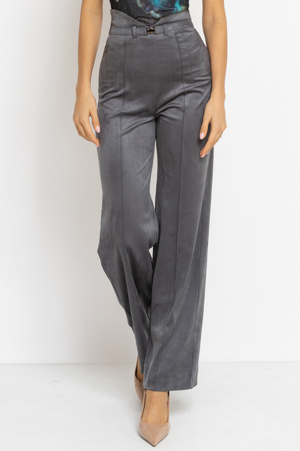 HIGH WAIST WIDE LEG PANTS IN GREY SUEDE - ESSENTIALS JIORO ПАНТАЛОН С ВИСОКА ТАЛИЯ И ШИРОК КРАЧОЛ ОТ СИВ ВЕЛУР - ESSENTIALS JIORO