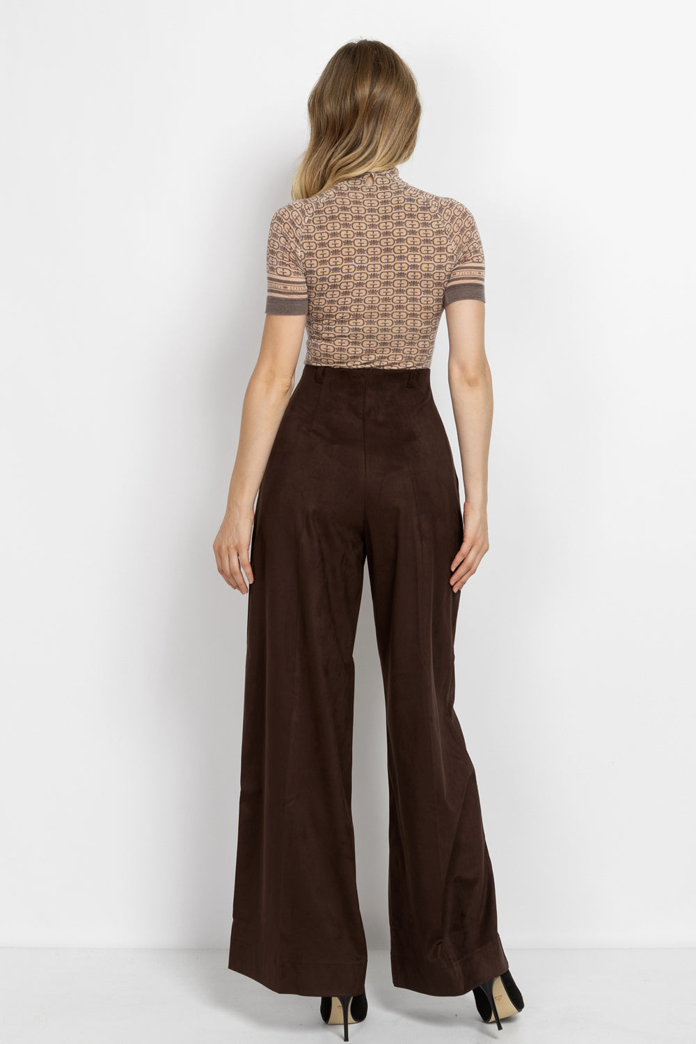 SHORT-SLEEVE MODAL TOP - MOCHA MOUSSE LOGO JIORO SHORT-SLEEVE MODAL TOP - MOCHA MOUSSE LOGO JIORO