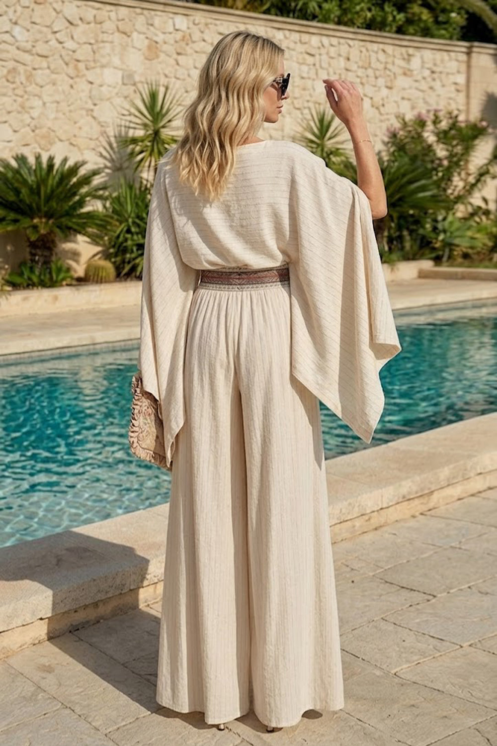HIGH-WAISTED VISCOSE-LINEN PANTS WITH SLITS IN ECRU STRIPED - ESSENTIALS JIORO ПАНТАЛОН С ВИСОКА ТАЛИЯ ОТ ВИСКОЗА И ЛЕН С ДЪЛБОКИ ЦЕПКИ В ЕКРЮ РАЙЕ - ESSENTIALS JIORO