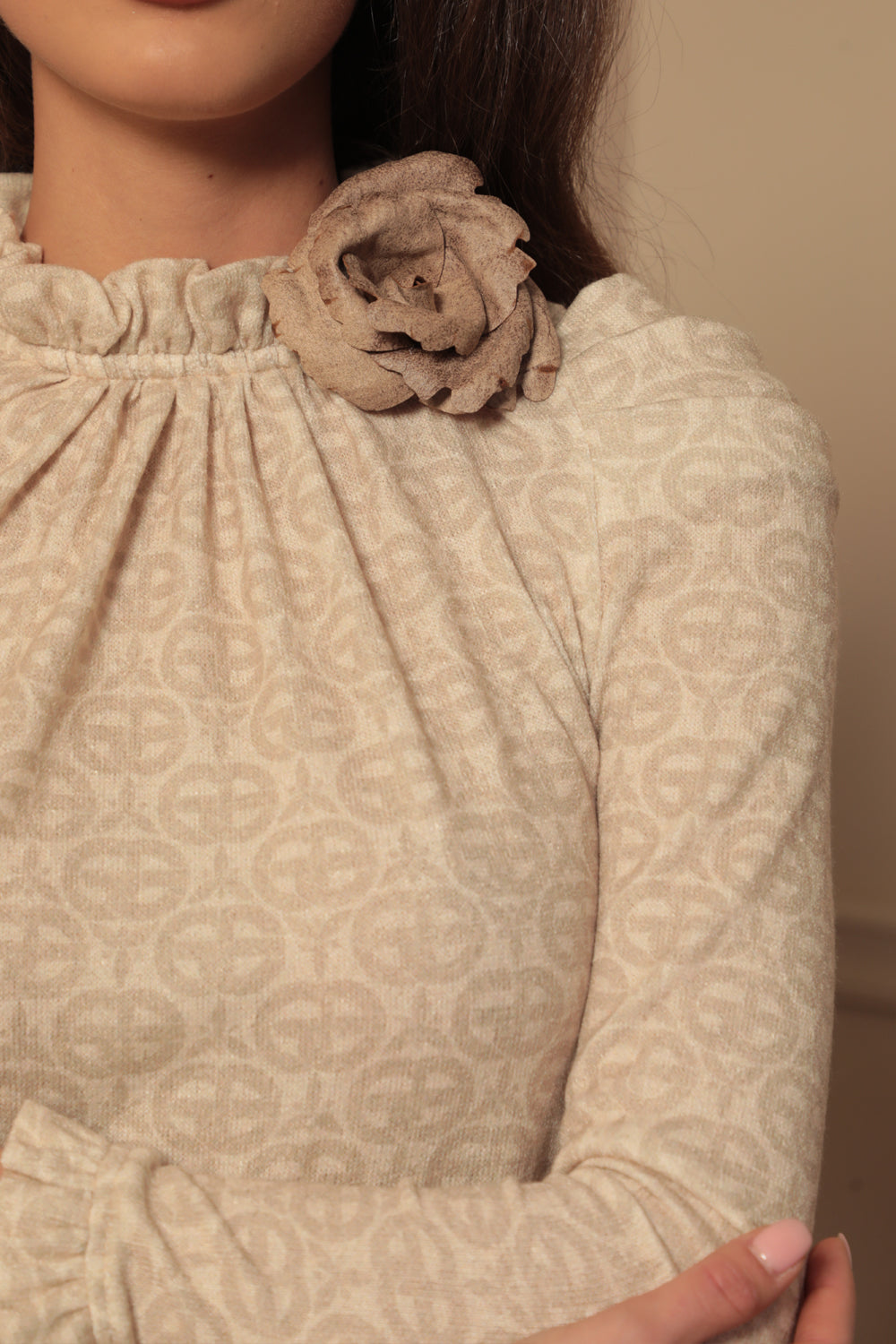 SMALL SUEDE-LOOK BEIGE ROSE BROOCH