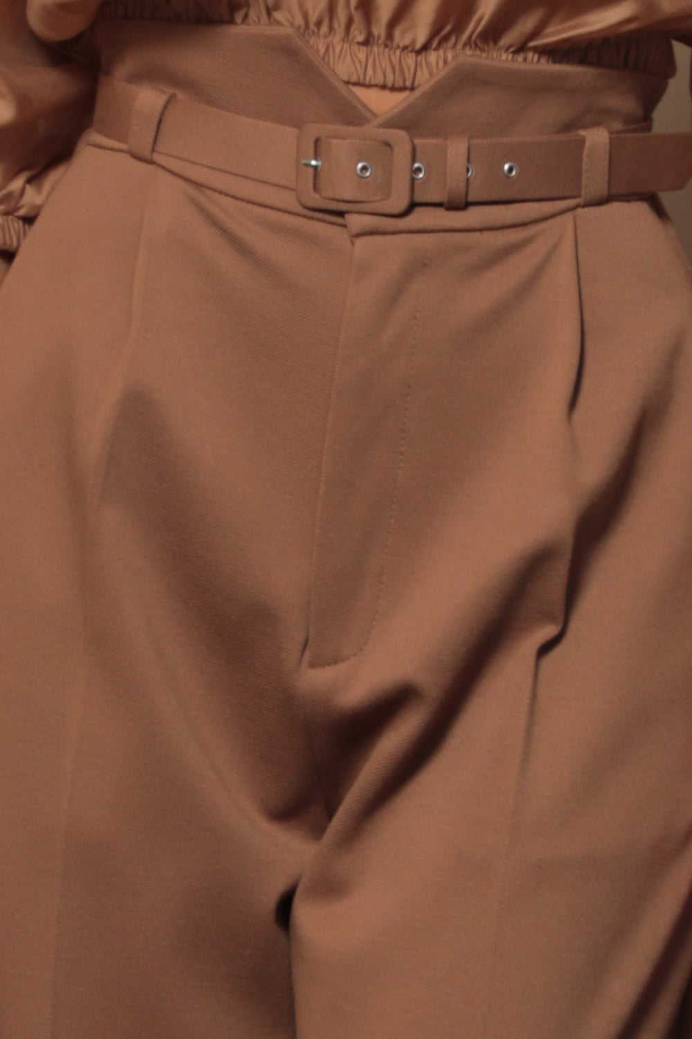 VISCOSE BLEND HIGH-WAISTED BEIGE TROUSERS – ESSENTIALS