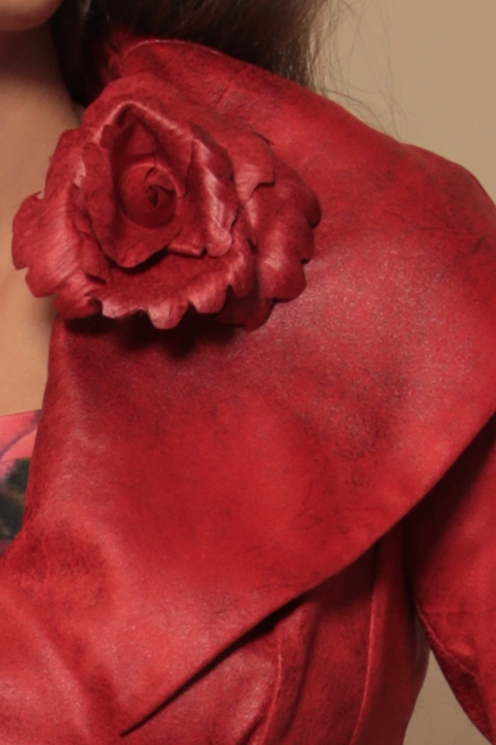 MEDIUM SUEDE-LOOK RED ROSE BROOCH