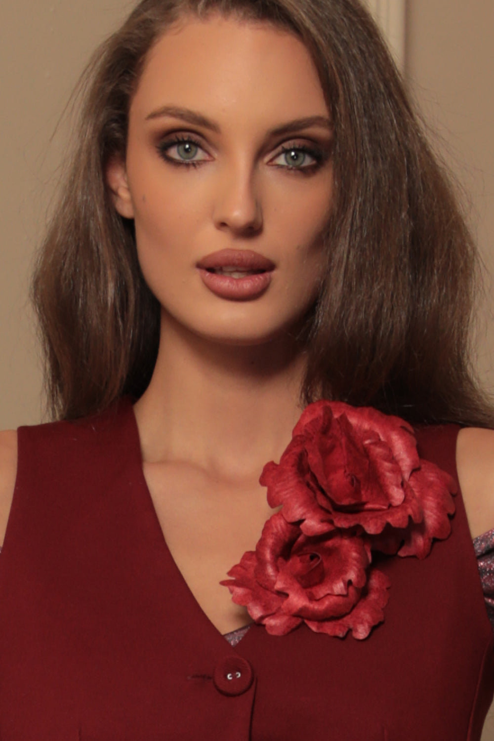 MEDIUM SUEDE-LOOK RED ROSE BROOCH