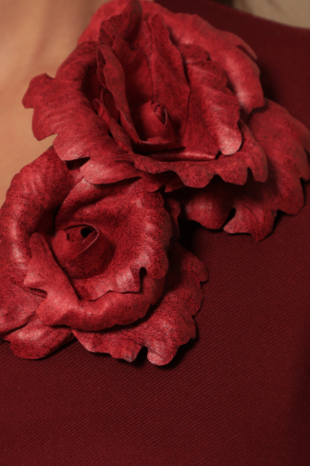 SMALL SUEDE-LOOK RED ROSE BROOCH