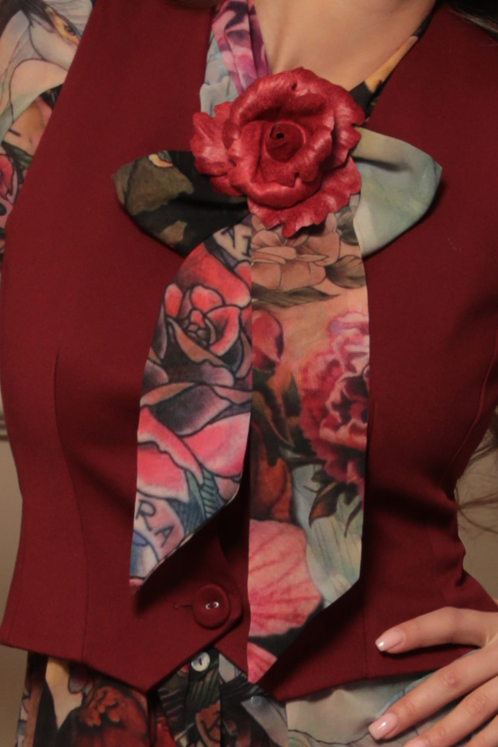 SMALL SUEDE-LOOK RED ROSE BROOCH