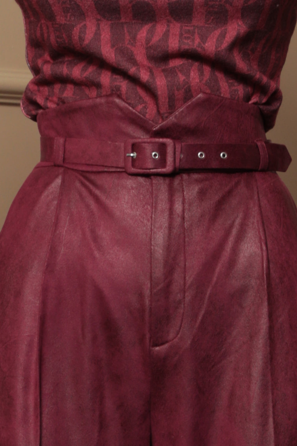 HIGH-WAISTED BURGUNDY TROUSERS – ESSENTIALS