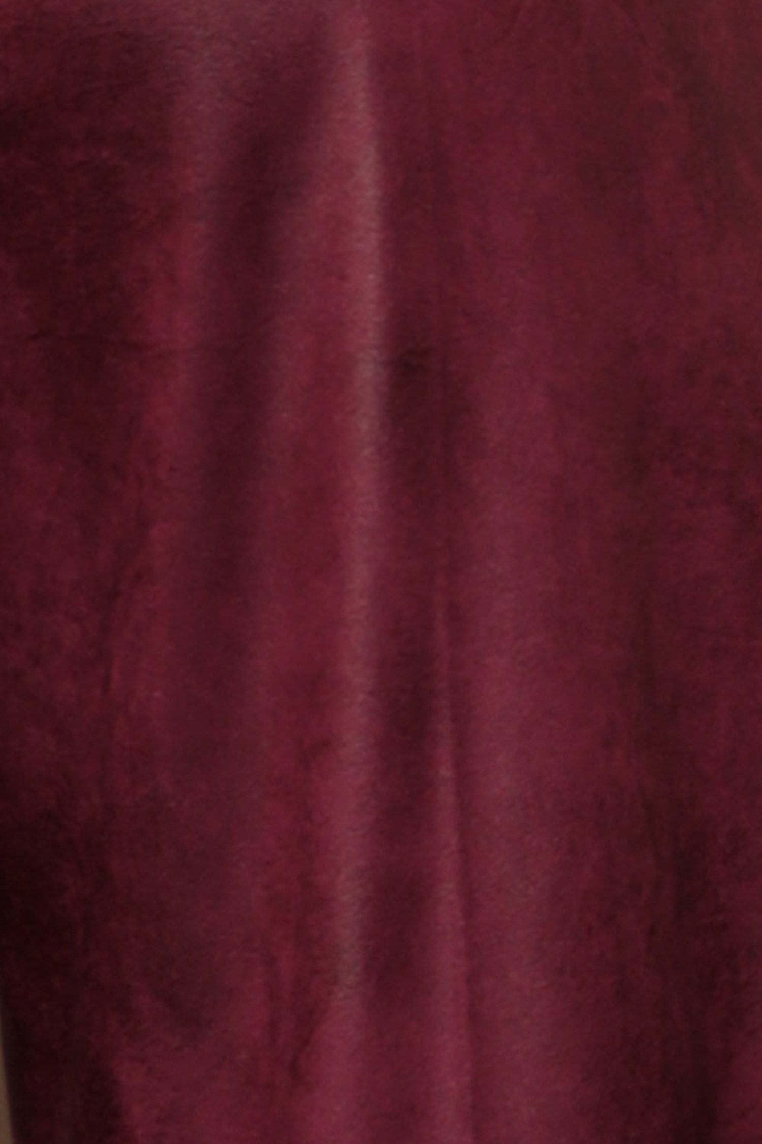 HOCHGESCHNITTENE BURGUNDERROTE HOSE – GRUNDAUSSTATTUNG