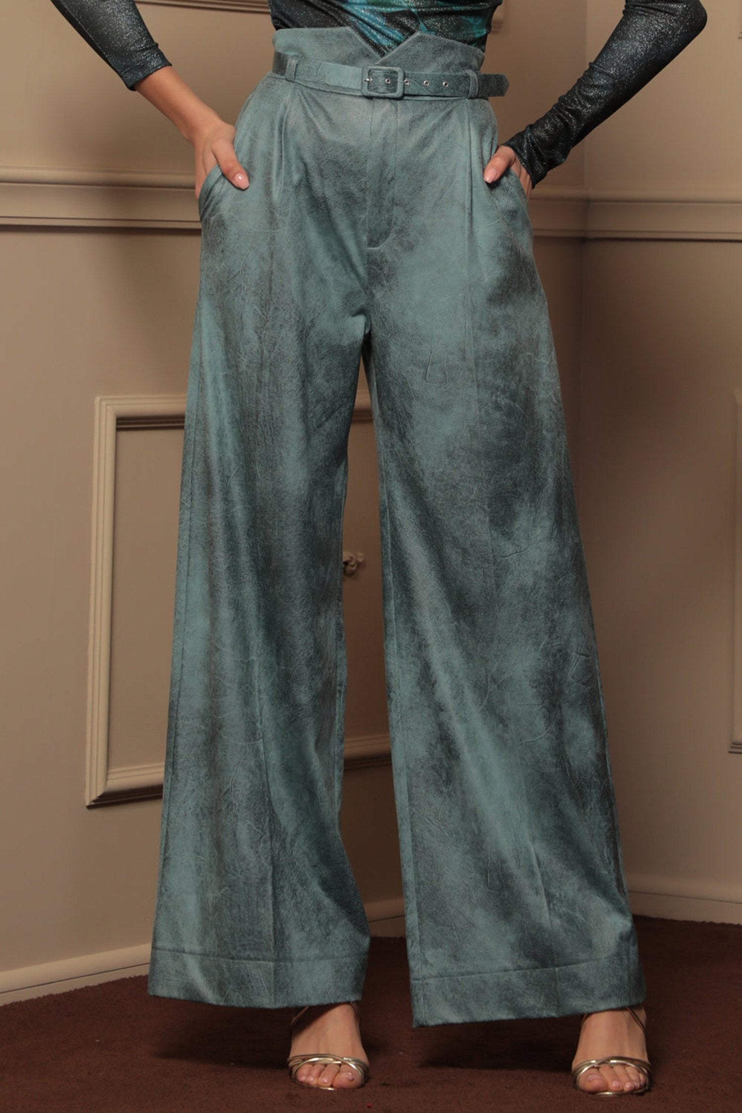 HIGH-WAISTED BLUE TROUSERS – ESSENTIALS JIORO ШИРОК ПАНТАЛОН ОТ ВЕЛУР С ВИСОКА ТАЛИЯ В ЦВЯТ АЗУРНО СИНЬО - ESSENTIAL JIORO