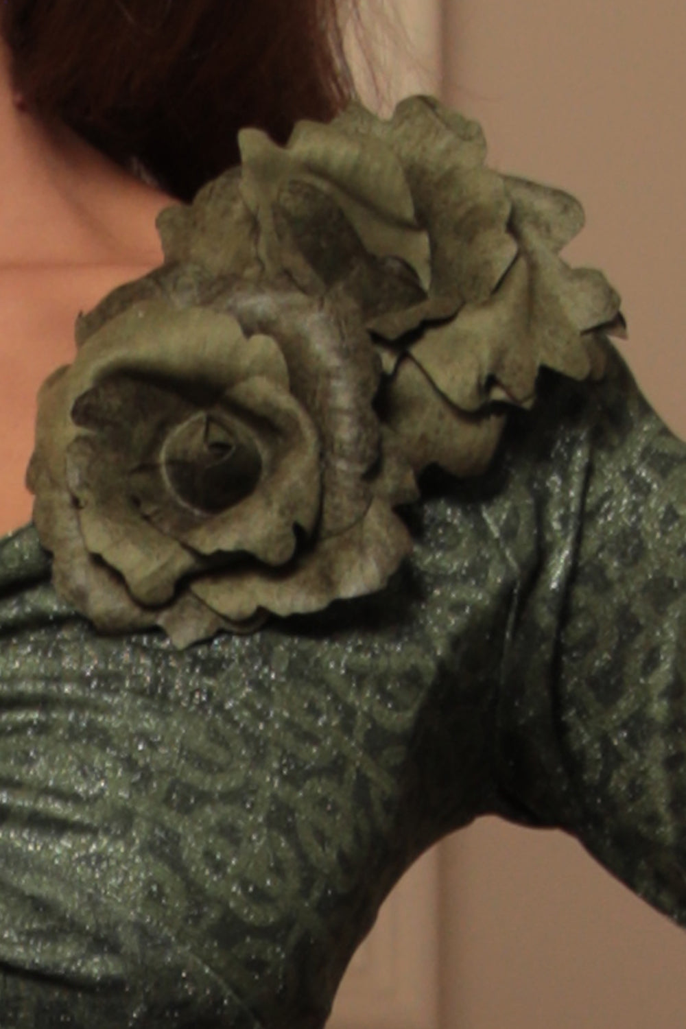 SMALL SUEDE-LOOK GREEN ROSE BROOCH