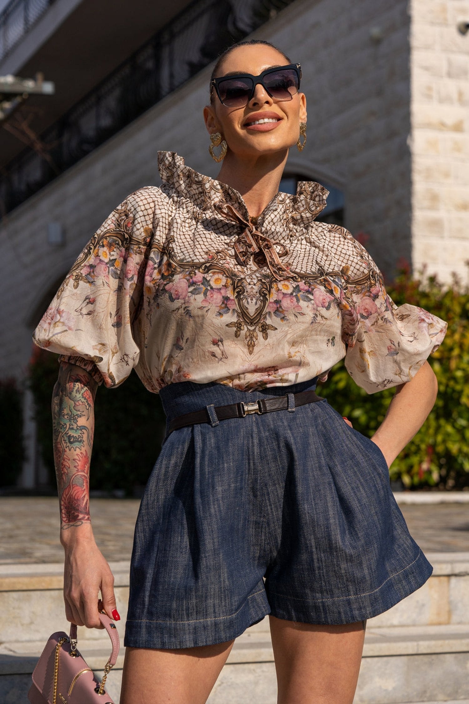 COTTON SHIRT WITH A STATEMENT COLLAR - BAROQUE FLOWERS