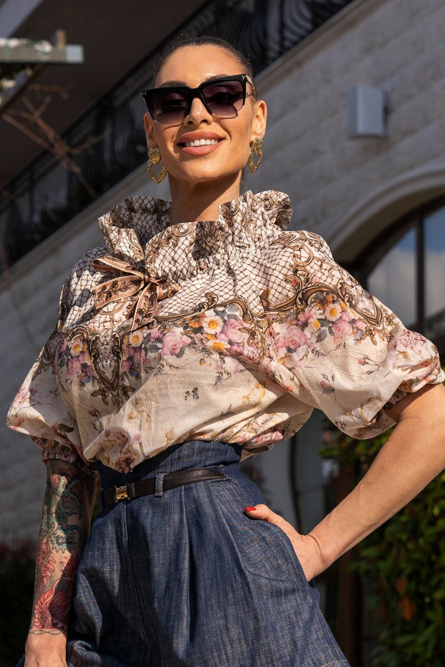 COTTON SHIRT WITH A STATEMENT COLLAR - BAROQUE FLOWERS