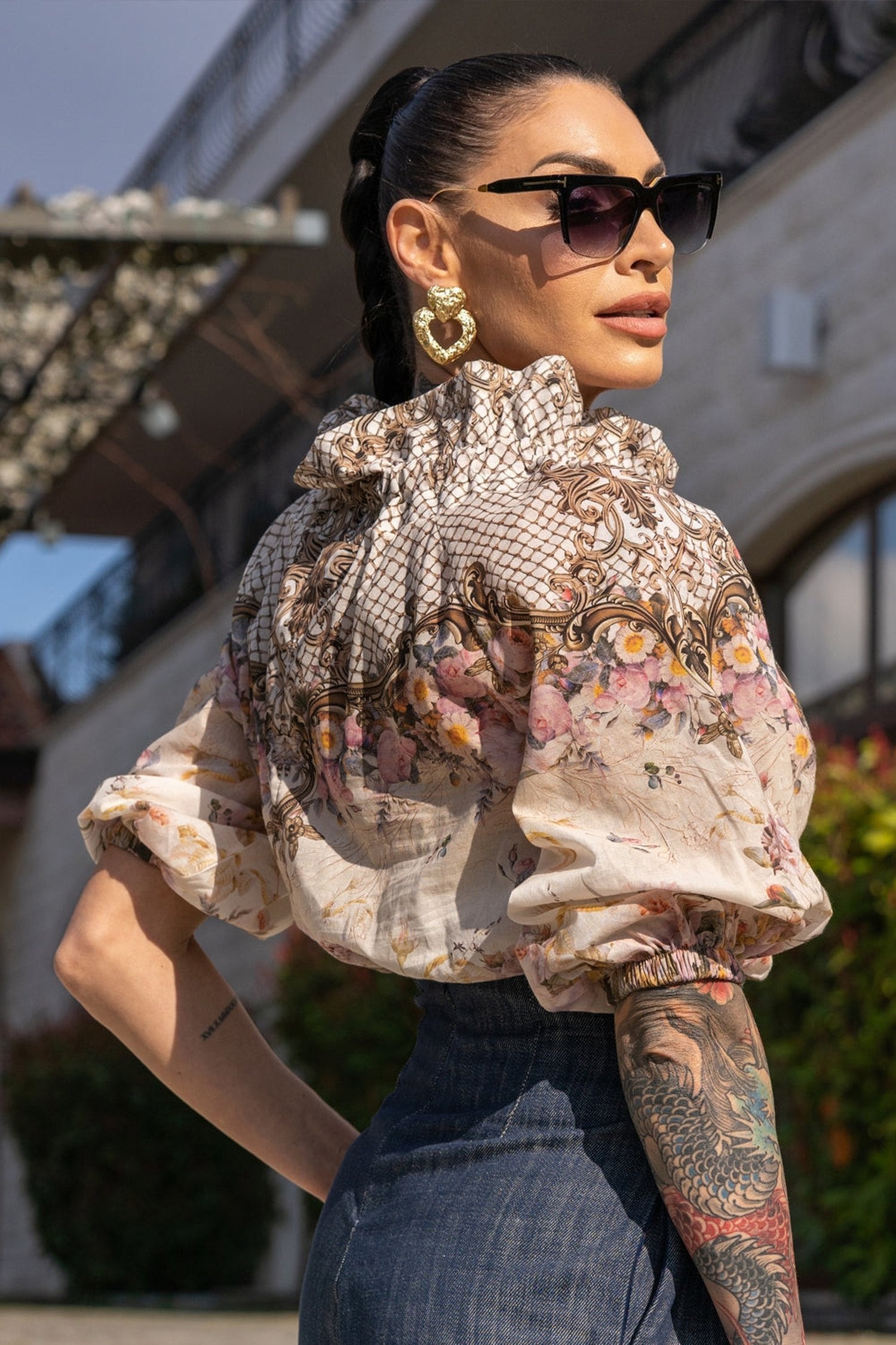 COTTON SHIRT WITH A STATEMENT COLLAR - BAROQUE FLOWERS