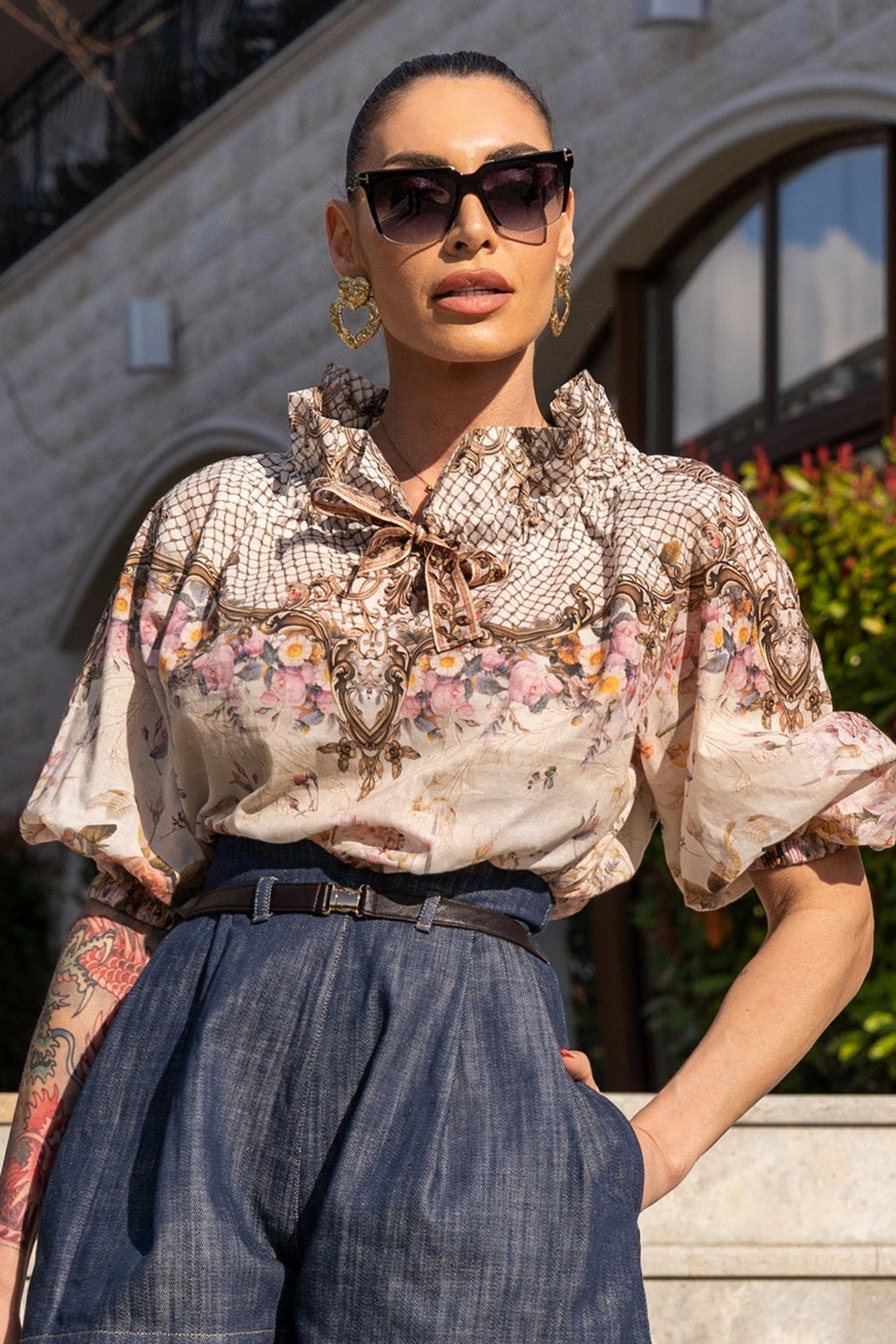 COTTON SHIRT WITH A STATEMENT COLLAR - BAROQUE FLOWERS