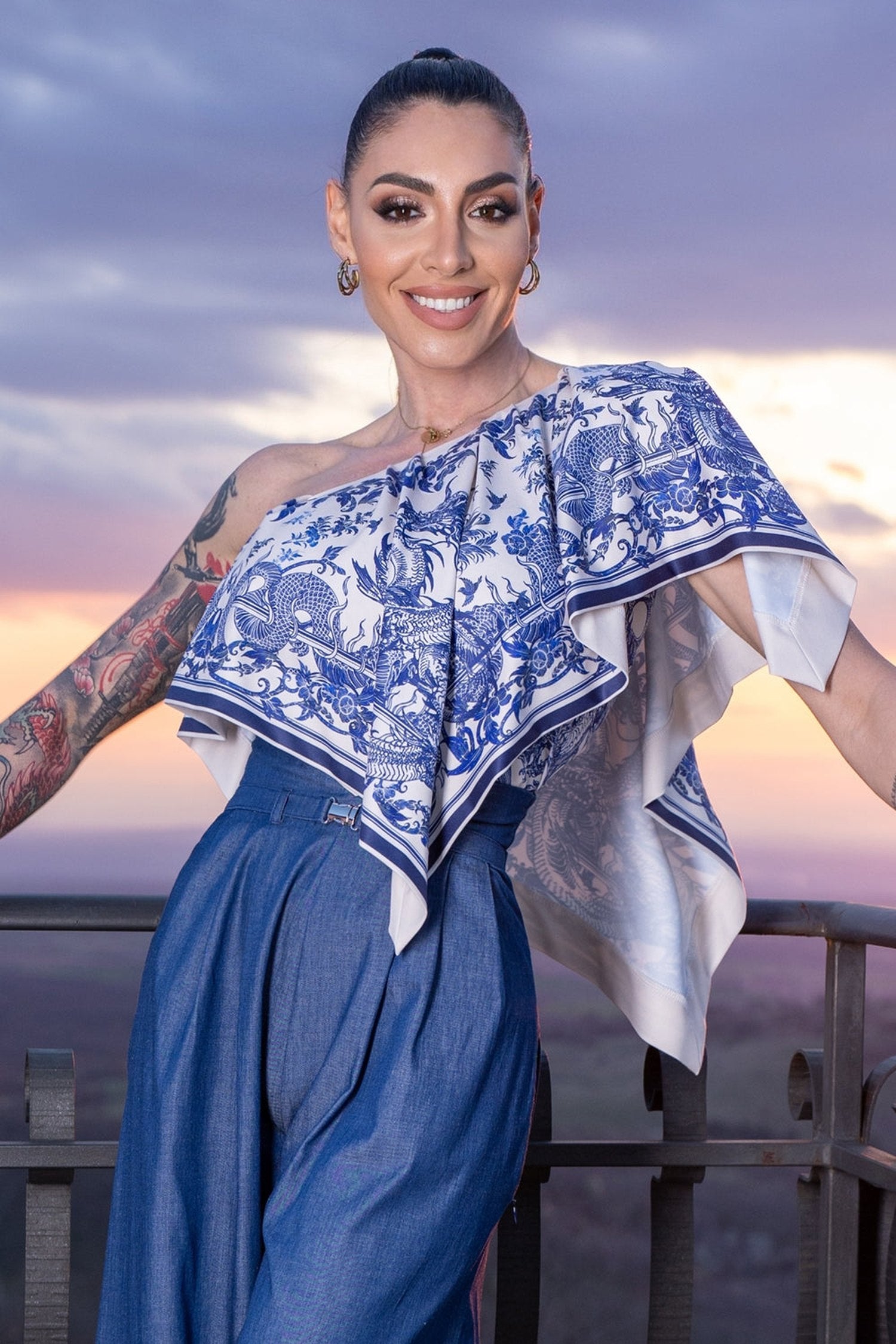 Elegantný top s odhaleným ramenom - Asia Sky