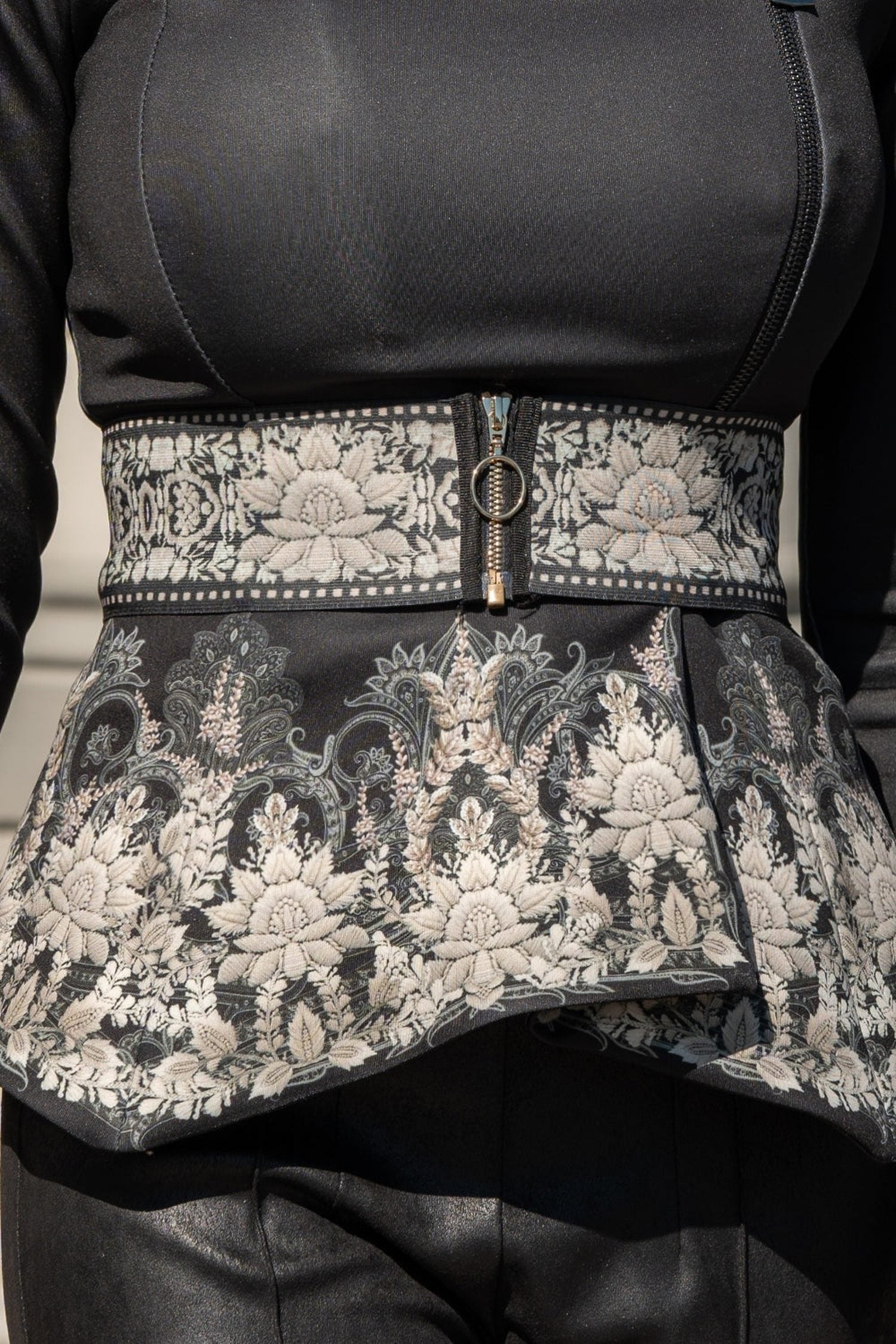 BLAZER CON ASIMMETRIA - FROZEN LOTUS
