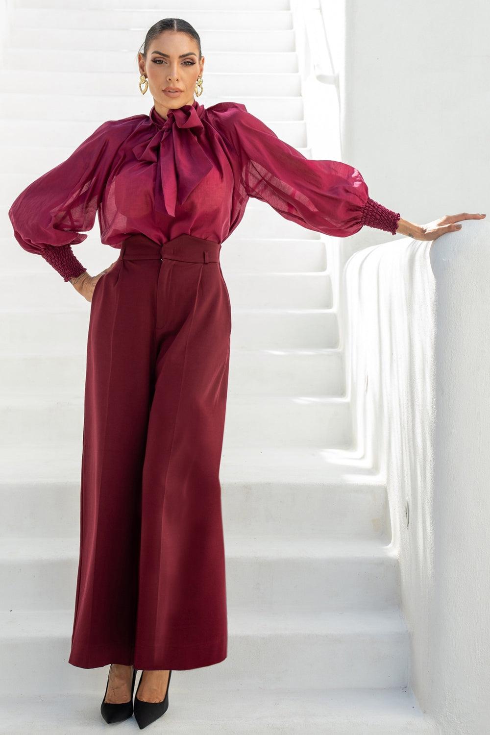 BOHEMIAN BURGUNDY BLOUSE WITH PUFF SLEEVES AND TIE-FRONT COLLAR - ESSENTIALS JIORO БОХЕМСКА РИЗА С БУФАН РЪКАВИ И ЯКА С ВРЪЗКИ В БУРГУНДИ - ESSENTIALS JIORO