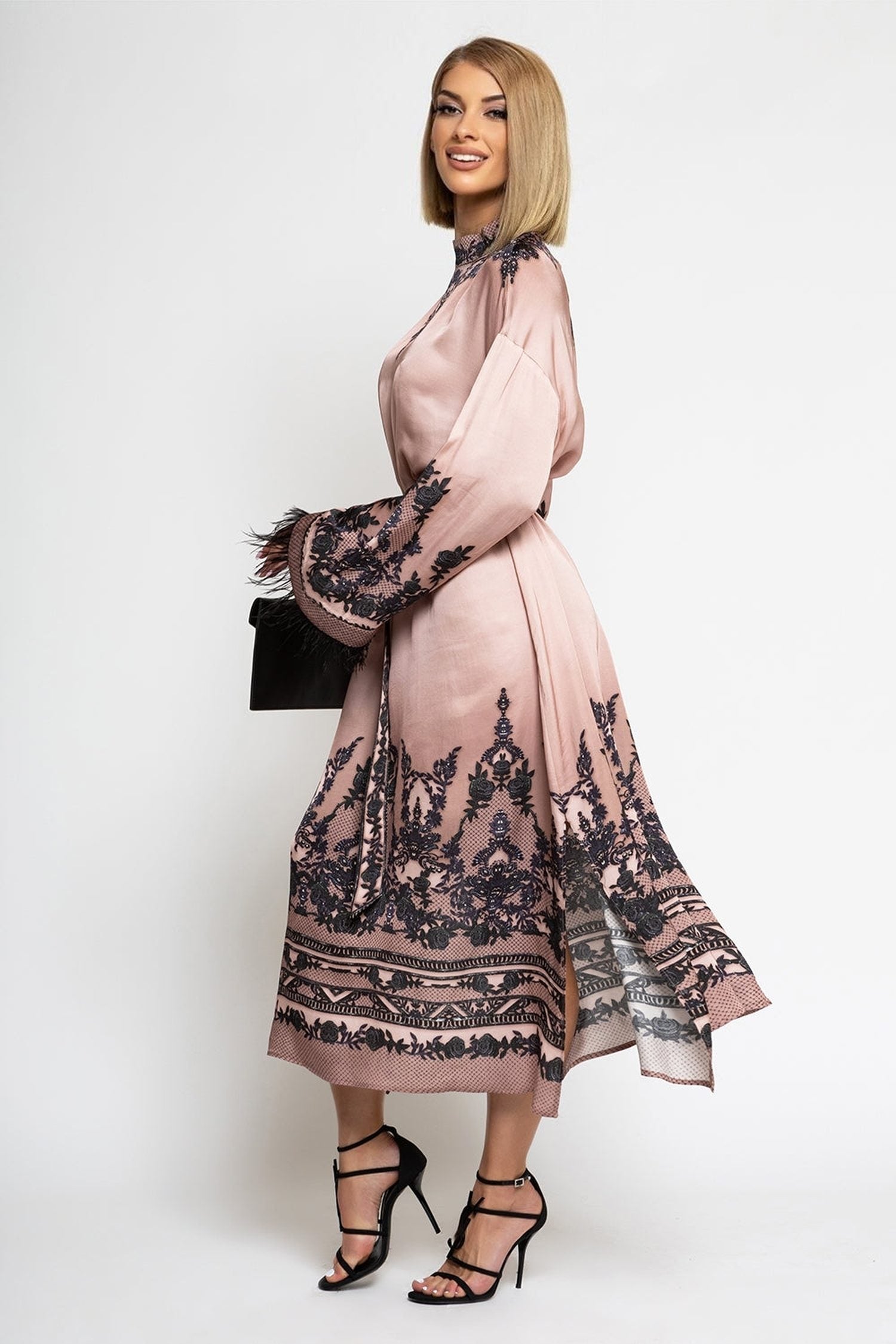 VISCOSE SATIN CAFTAN WITH FEATHERS - GRAFFITI POWDER JIORO КАФТАН ОТ ВИСКОЗА С ПЕРА - GRAFFITI POWDER JIORO