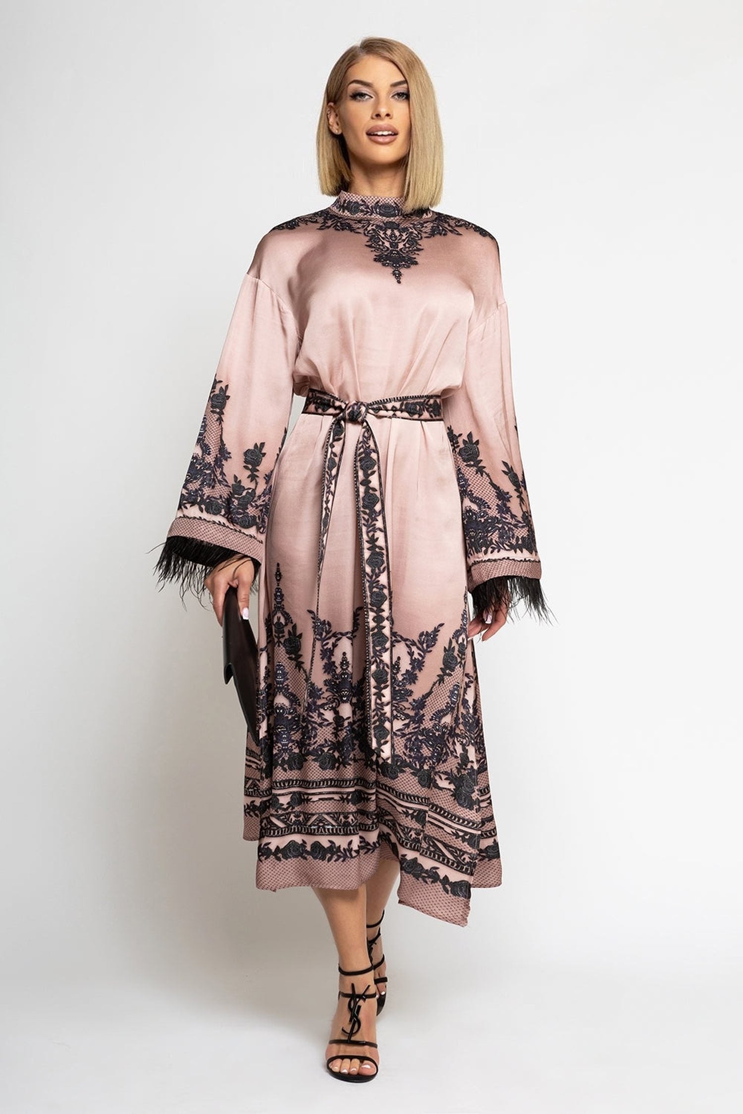 Caftan en satin de viscose avec plumes - Poudre graffiti