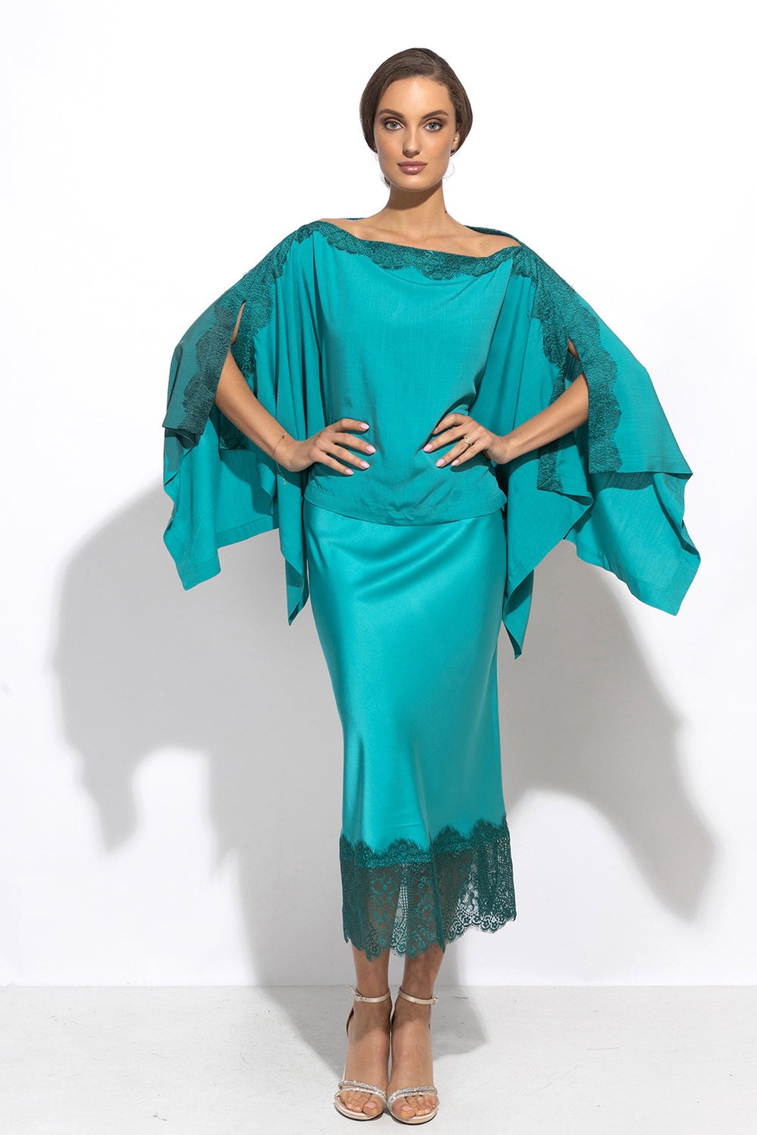 RELAXED VISCOSE TUNIC WITH SIDE SLITS AND LACE IN TURQUOISE - ESSENTIALS