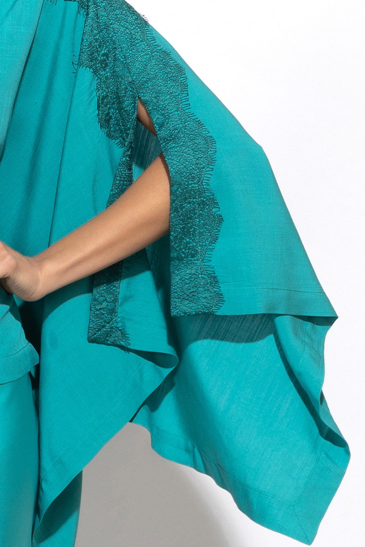RELAXED VISCOSE TUNIC WITH SIDE SLITS AND LACE IN TURQUOISE - ESSENTIALS