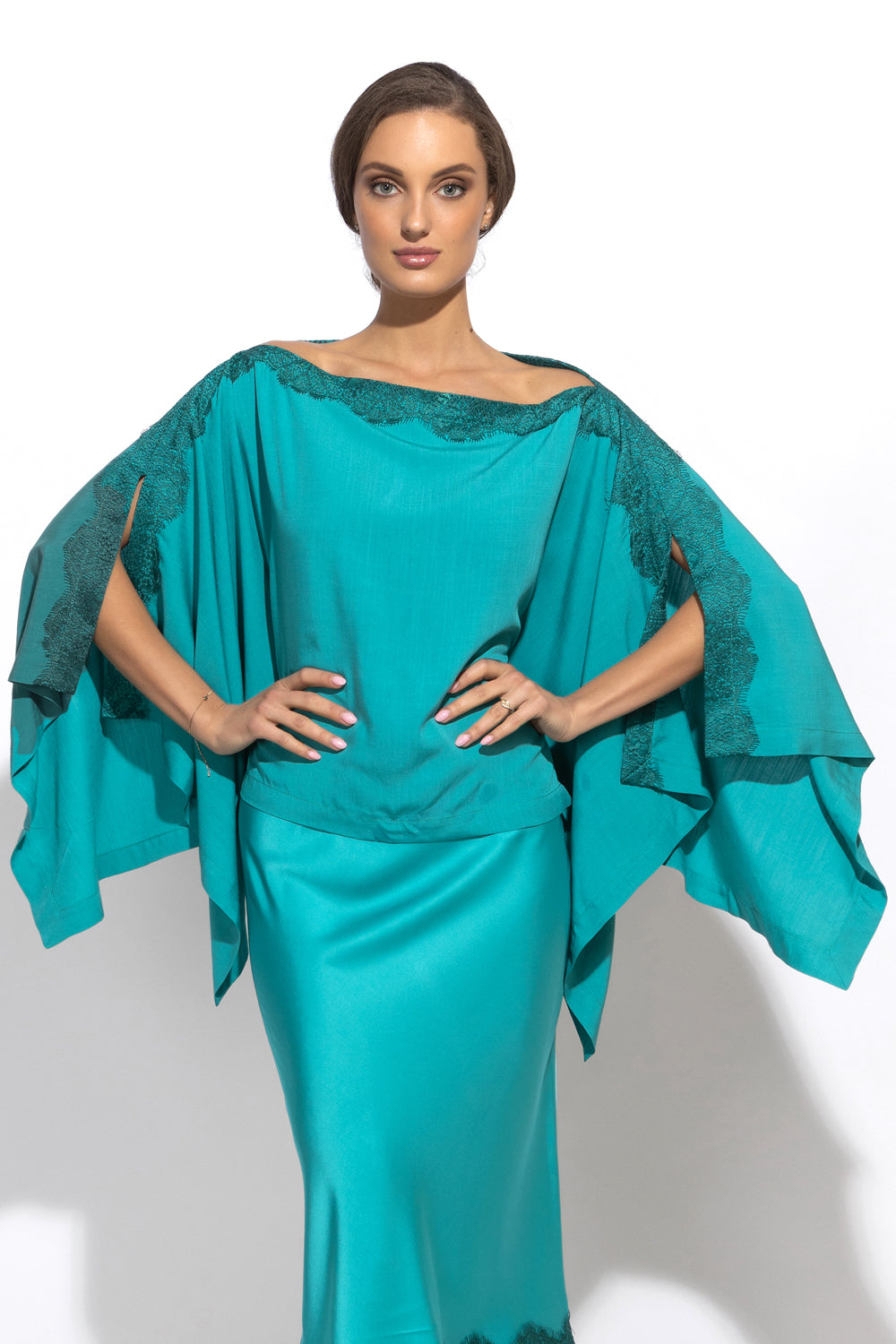 RELAXED VISCOSE TUNIC WITH SIDE SLITS AND LACE IN TURQUOISE - ESSENTIALS