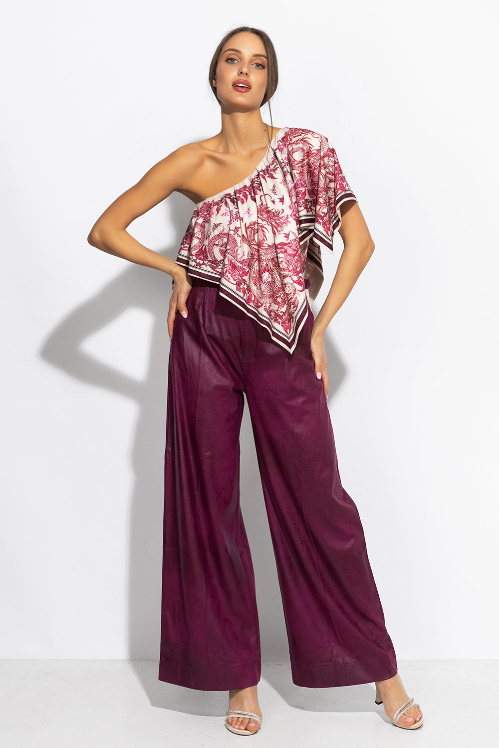 ELEGANTES TOP MIT FREIEM SCHULTERBEREICH - ASIA BORDEAUX