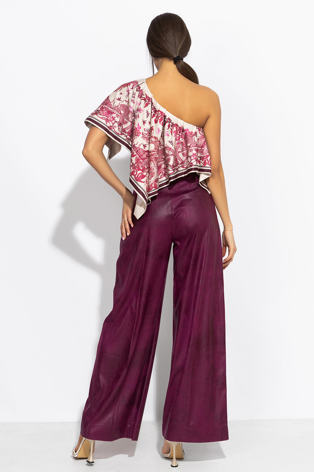 ELEGANTES TOP MIT FREIEM SCHULTERBEREICH - ASIA BORDEAUX