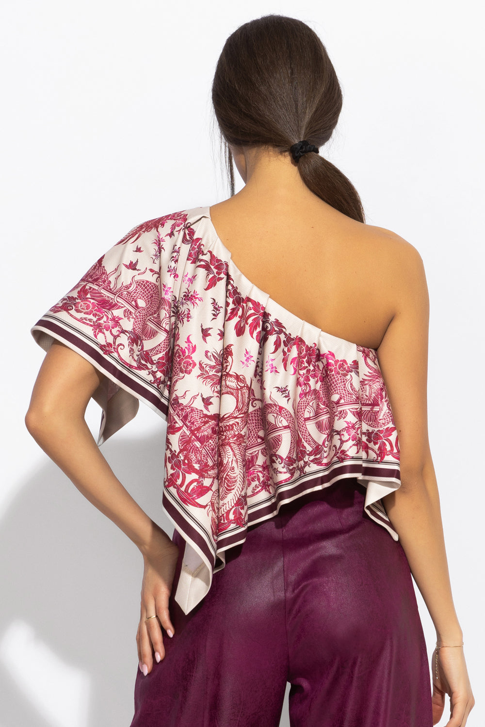 ELEGANTES TOP MIT FREIEM SCHULTERBEREICH - ASIA BORDEAUX