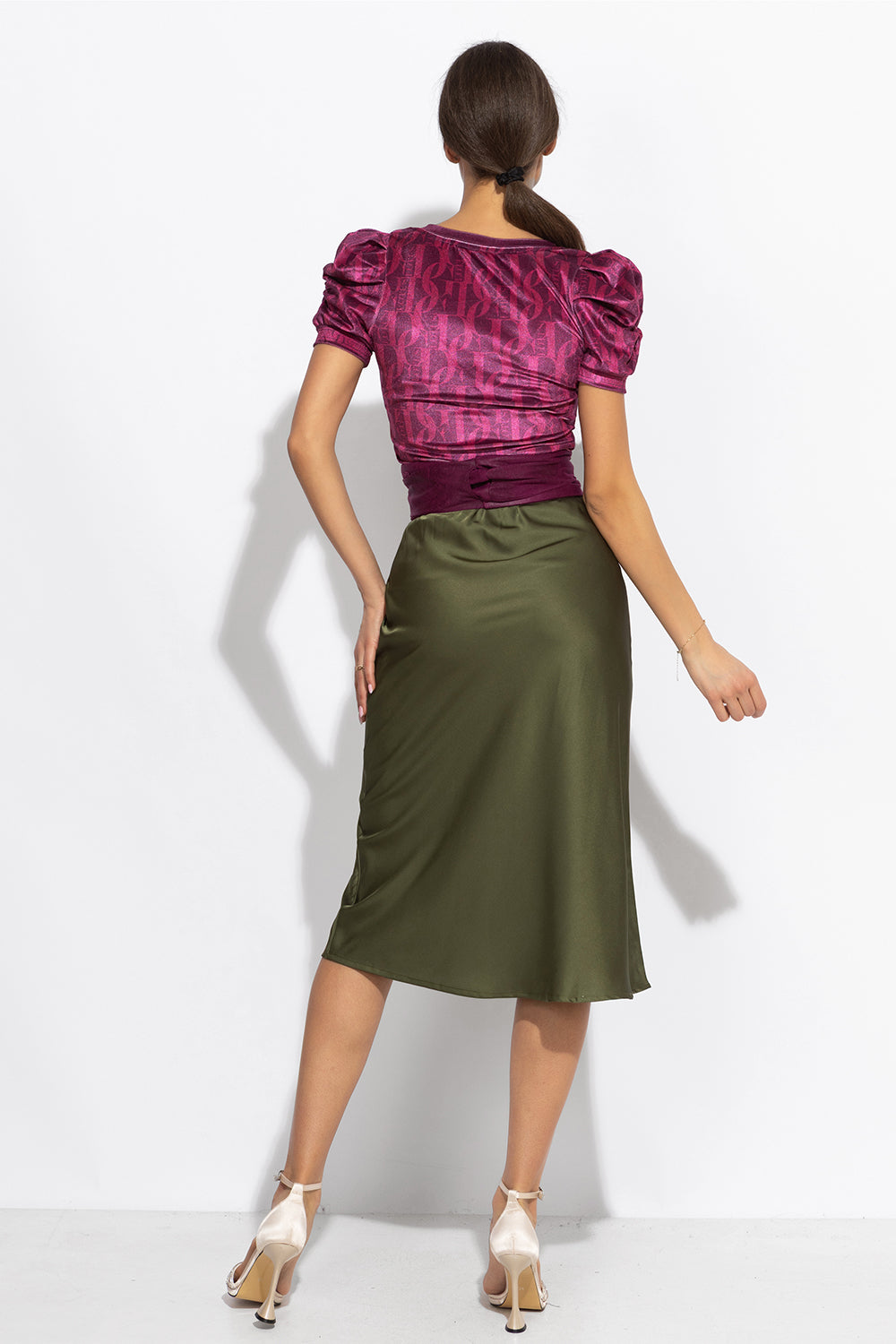 BLUSE MIT PUFFÄRMELN UND V-AUSSCHNITT - BURGUNDER LOGO