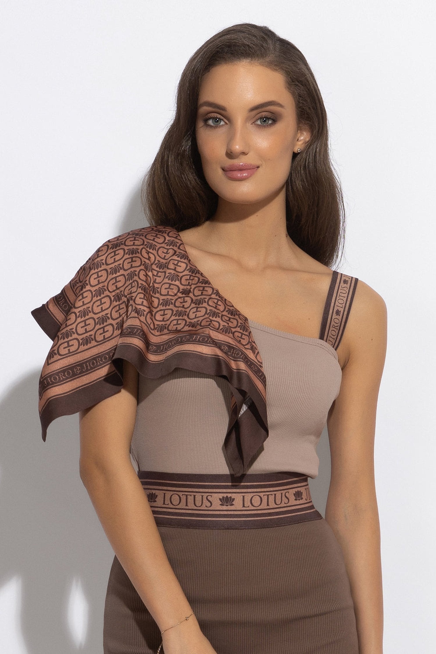 ASYMMETRICAL RIBBED TANK TOP IN BEIGE WITH ELASTIC STRAP MOCHA MOUSSE LOGO - ESSENTIALS