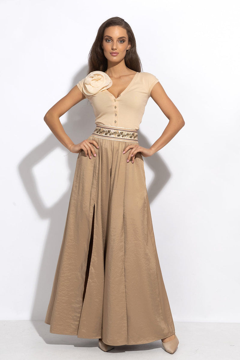 HIGH-WAISTED PANTS CUPRO TOUCH WITH SLITS IN BEIGE - ESSENTIALS JIORO ПАНТАЛОН В БЕЖОВО С ВИСОКА ТАЛИЯ, КУПРО УСЕЩАНЕ И ЦЕПКИ – ESSENTIALS JIORO