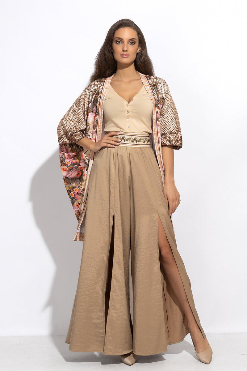 HIGH-WAISTED PANTS CUPRO TOUCH WITH SLITS IN BEIGE - ESSENTIALS JIORO ПАНТАЛОН В БЕЖОВО С ВИСОКА ТАЛИЯ, КУПРО УСЕЩАНЕ И ЦЕПКИ – ESSENTIALS JIORO