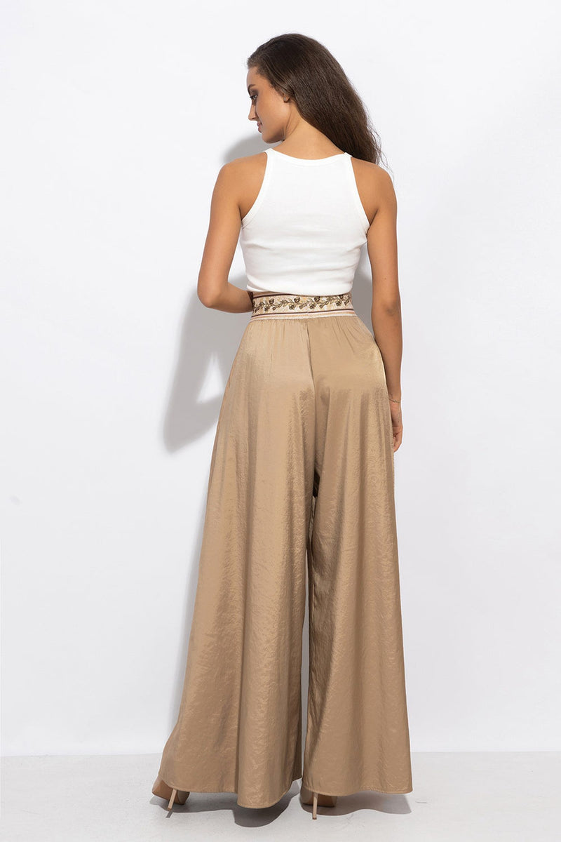 HIGH-WAISTED PANTS CUPRO TOUCH WITH SLITS IN BEIGE - ESSENTIALS JIORO ПАНТАЛОН В БЕЖОВО С ВИСОКА ТАЛИЯ, КУПРО УСЕЩАНЕ И ЦЕПКИ – ESSENTIALS JIORO