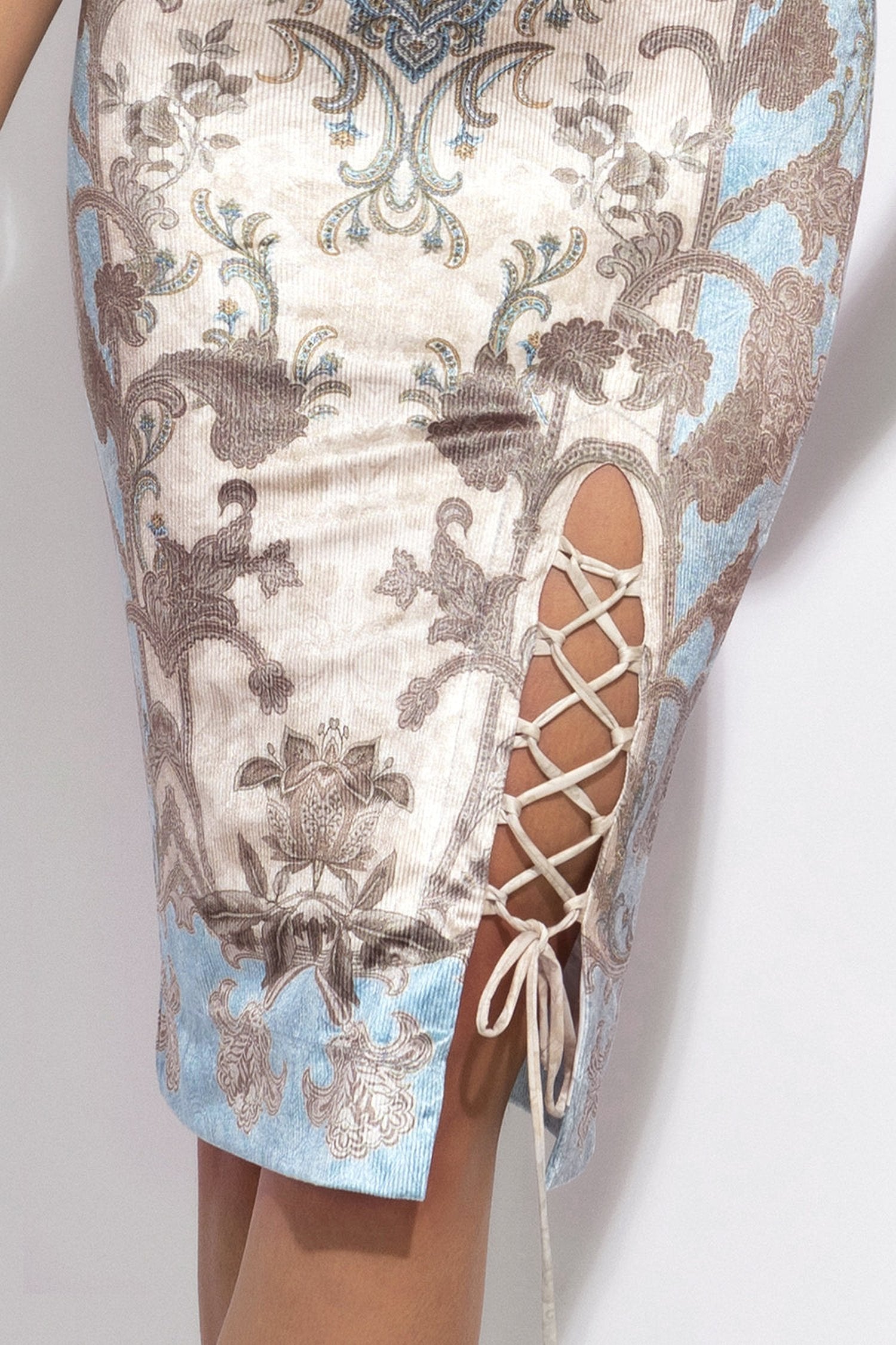 FITTED RIBBED VELVET DRESS WITH V-NECKLINE - PAISLEY SKY