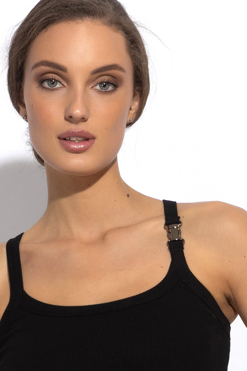 COTTON RIBBED DRESS WITH SHOULDER CLOSURE AND SIDE ELASTIC IN BLACK - ESSENTIALS JIORO РОКЛЯ ОТ ЧЕРЕН ПАМУЧЕН РИПС С ДЕКОРАТИВНА КАТАРАМА - ESSENTIALS JIORO