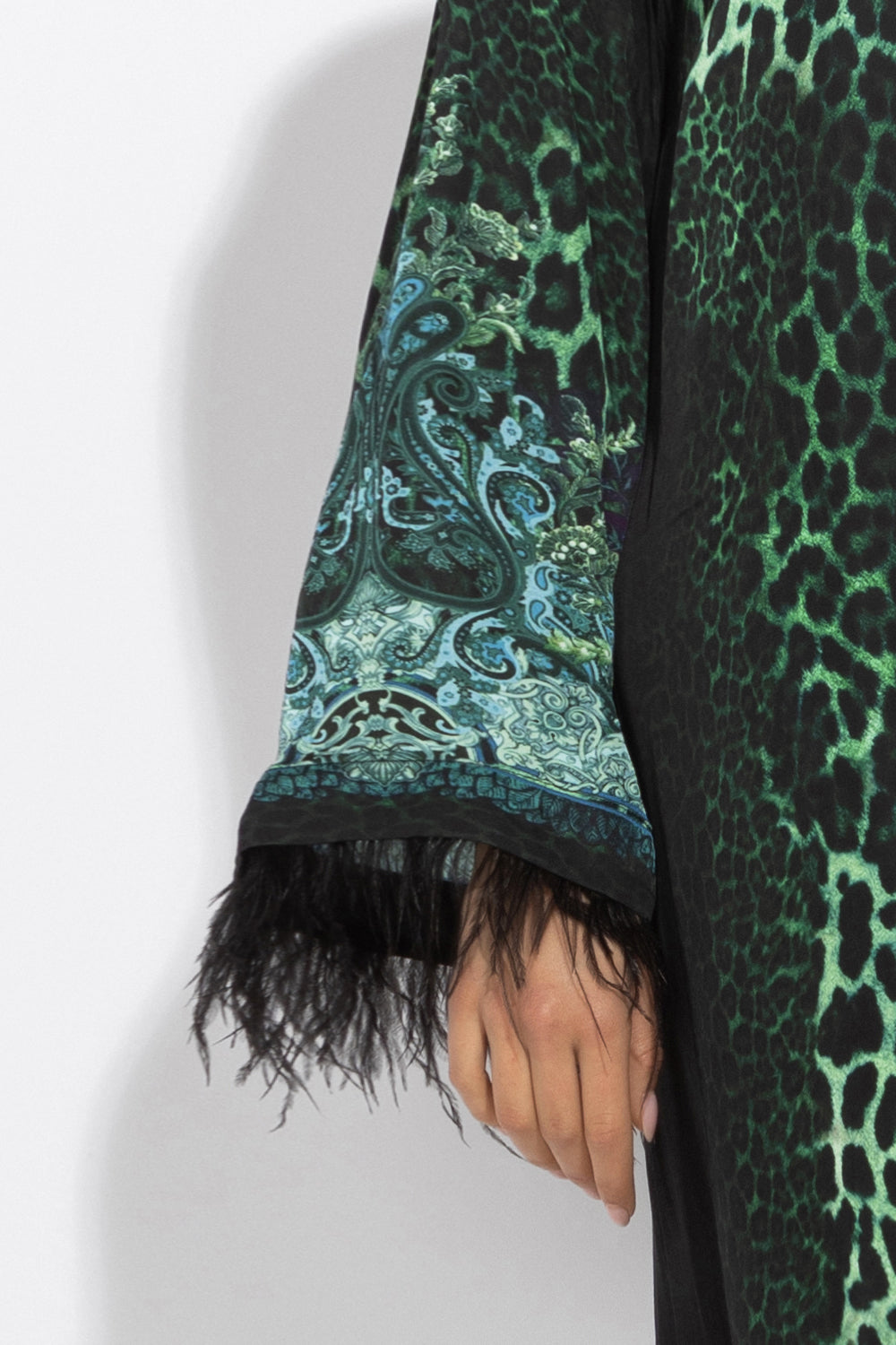 SATÉNOVÝ VISKÓZOVÝ KAFTAN S PEŘÍM - LEO NEONOVĚ ZELENÝ