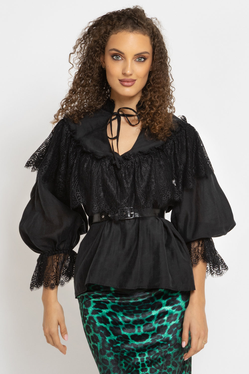 BOHEMIAN BLACK BLOUSE WITH PUFF SLEEVES AND LACE DETAILS - ESSENTIALS - JIORO