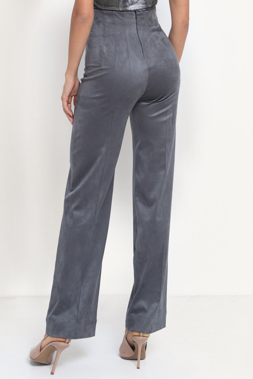 HIGH WAIST WIDE LEG PANTS IN GREY SUEDE - ESSENTIALS JIORO ПАНТАЛОН С ВИСОКА ТАЛИЯ И ШИРОК КРАЧОЛ ОТ СИВ ВЕЛУР - ESSENTIALS JIORO