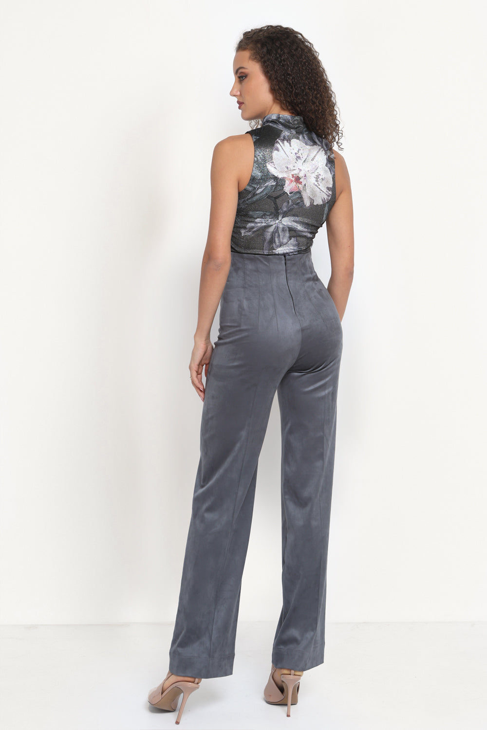 HIGH WAIST WIDE LEG PANTS IN GREY SUEDE - ESSENTIALS JIORO ПАНТАЛОН С ВИСОКА ТАЛИЯ И ШИРОК КРАЧОЛ ОТ СИВ ВЕЛУР - ESSENTIALS JIORO