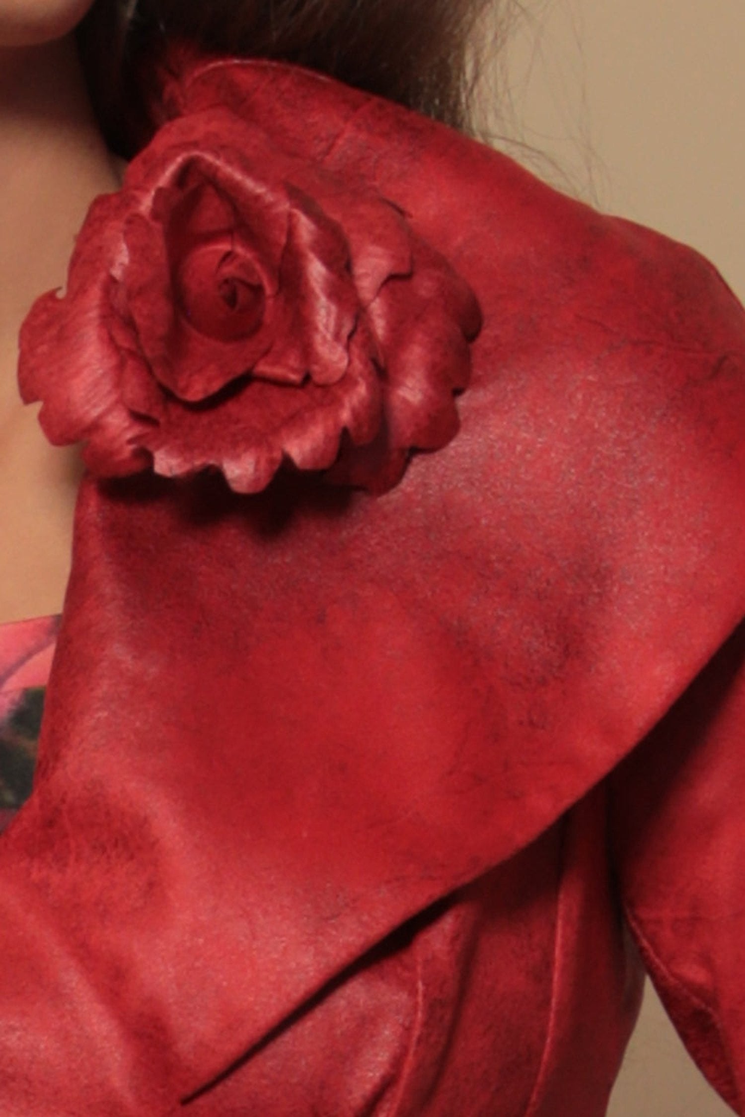 MEDIUM SUEDE-LOOK RED ROSE BROOCH