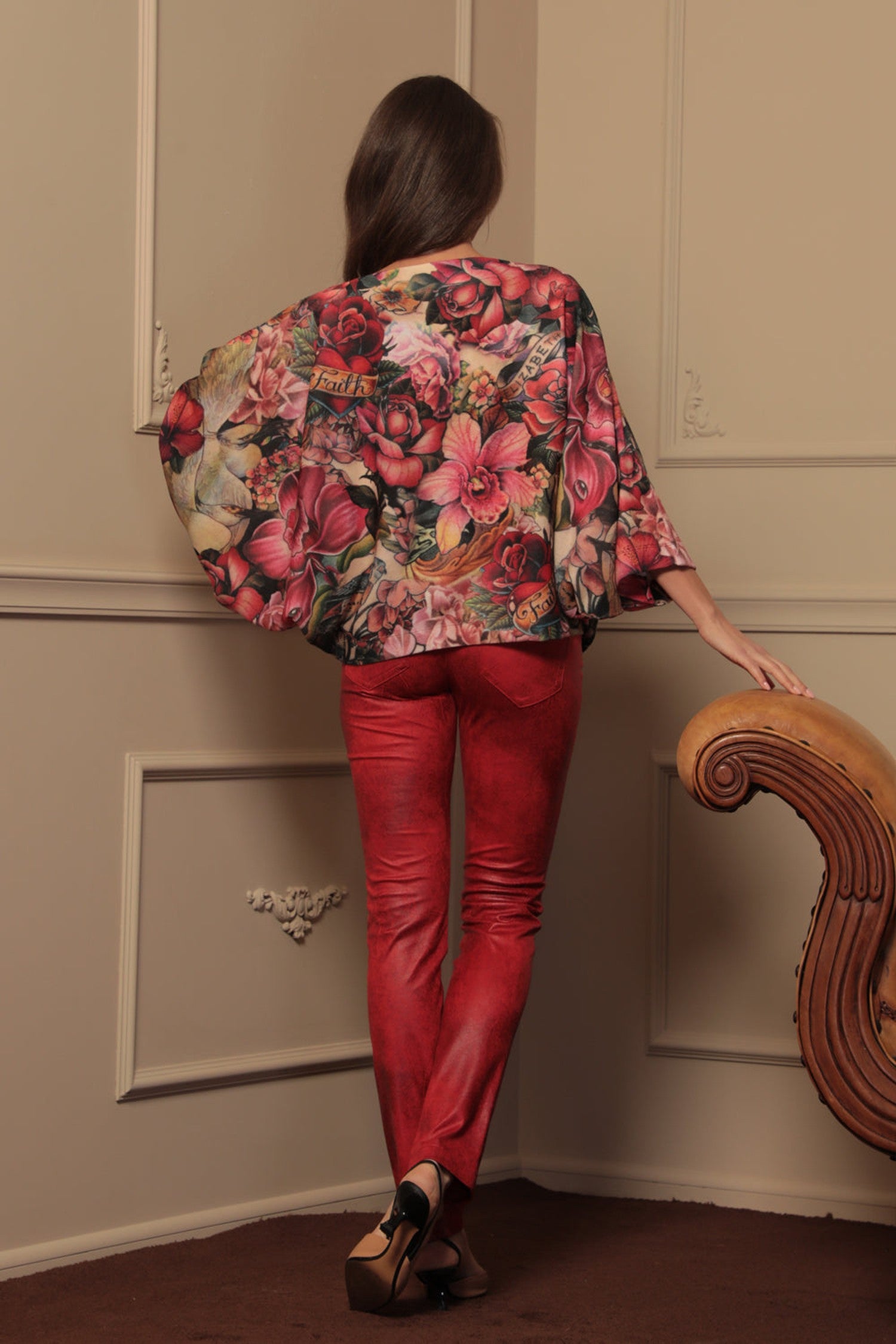 LOOSE TUNIC WITH BATWING SLEEVES - TATTOO STAR COLLECTION