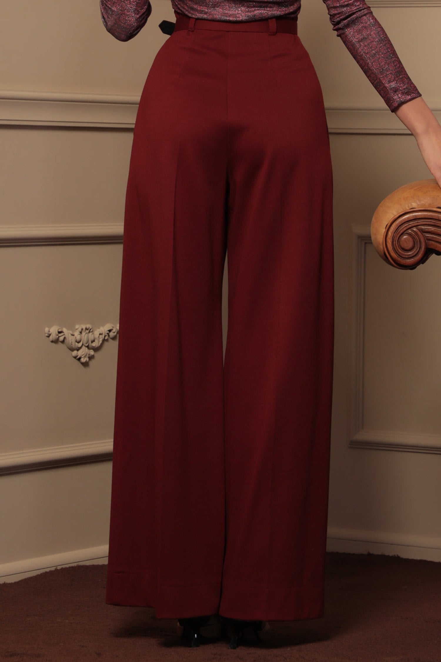 VISCOSE BLEND HIGH-WAISTED BURGUNDY TROUSERS – ESSENTIALS