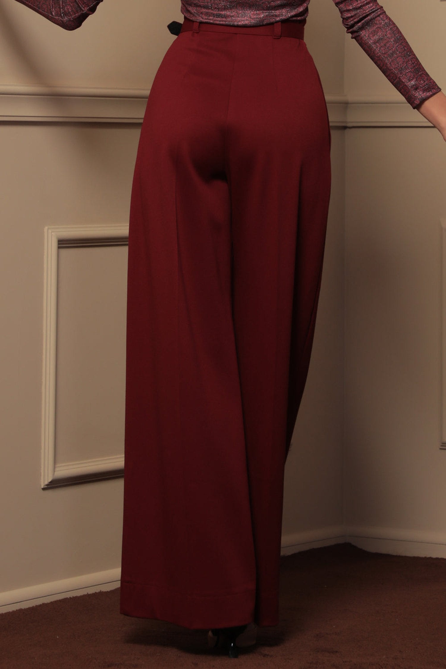 VISCOSE BLEND HIGH-WAISTED BURGUNDY TROUSERS – ESSENTIALS